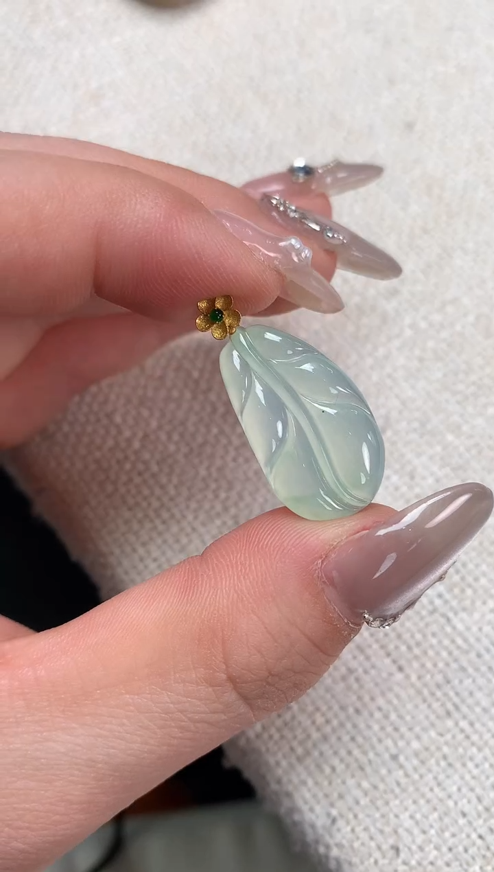【闪购商品】翡翠吊坠(不含链)18K金镶嵌叶子