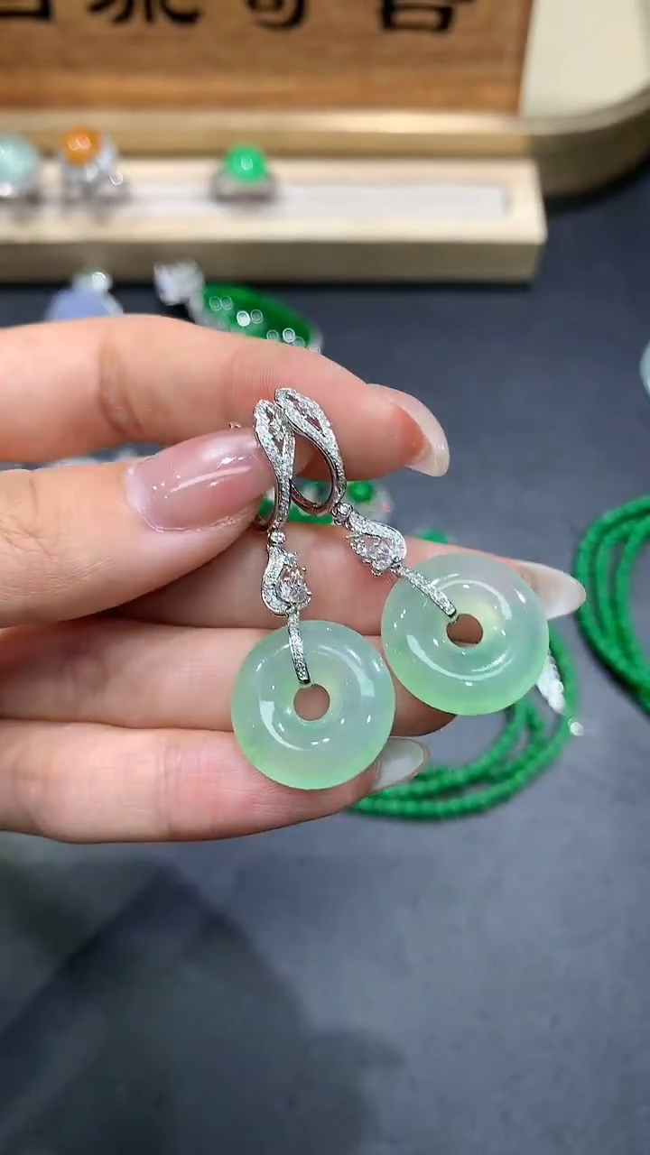 【闪购商品】翡翠耳饰18K金镶嵌66团购