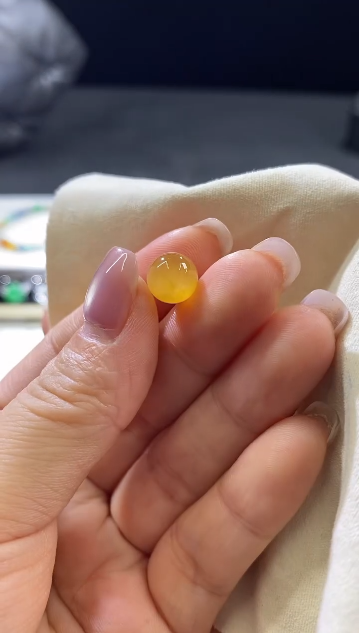 翡翠挂件未镶嵌黄单珠卡8.6