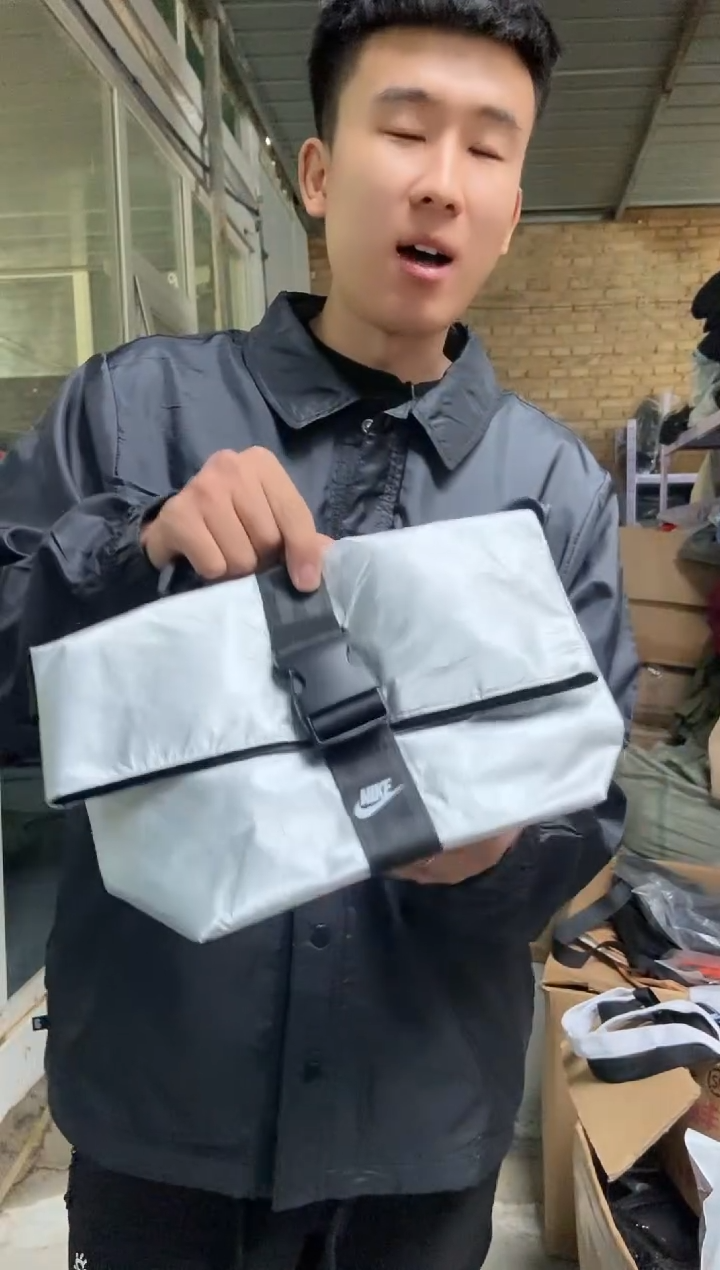 全新无暇小银包 瑕疵直播间过款 没有包装或破损