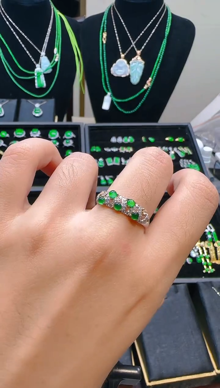 颈饰银S925镶嵌翡翠蛋面戒指