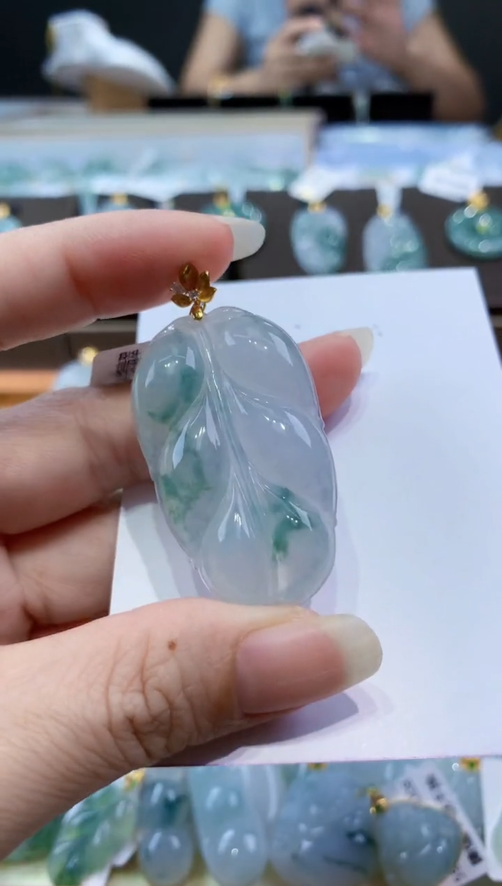 颈饰18K金镶嵌翡翠天然翡翠A货挂件 