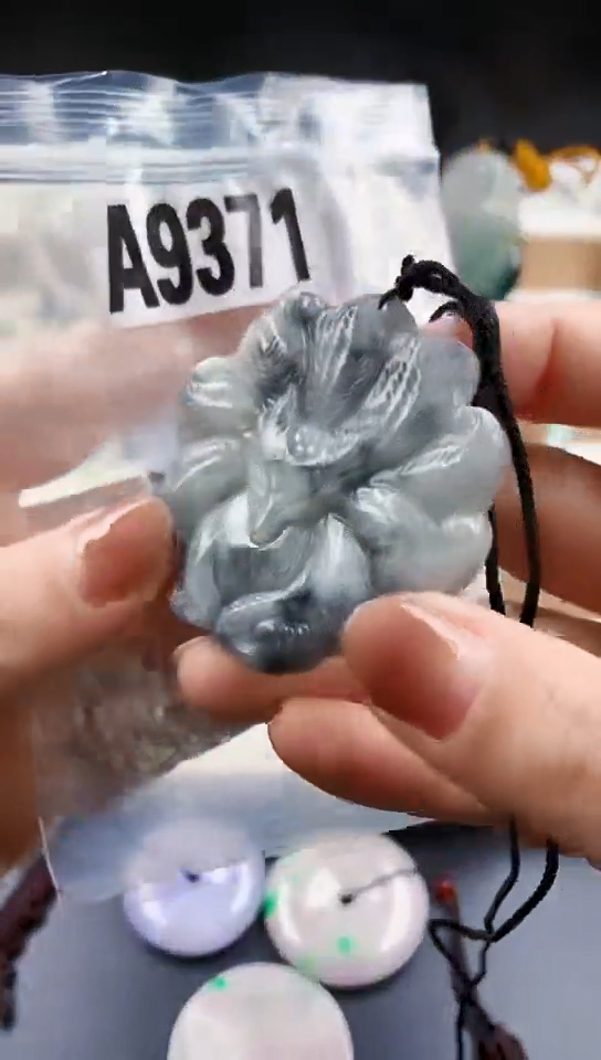 颈饰未镶嵌翡翠天然翡翠吊坠挂件