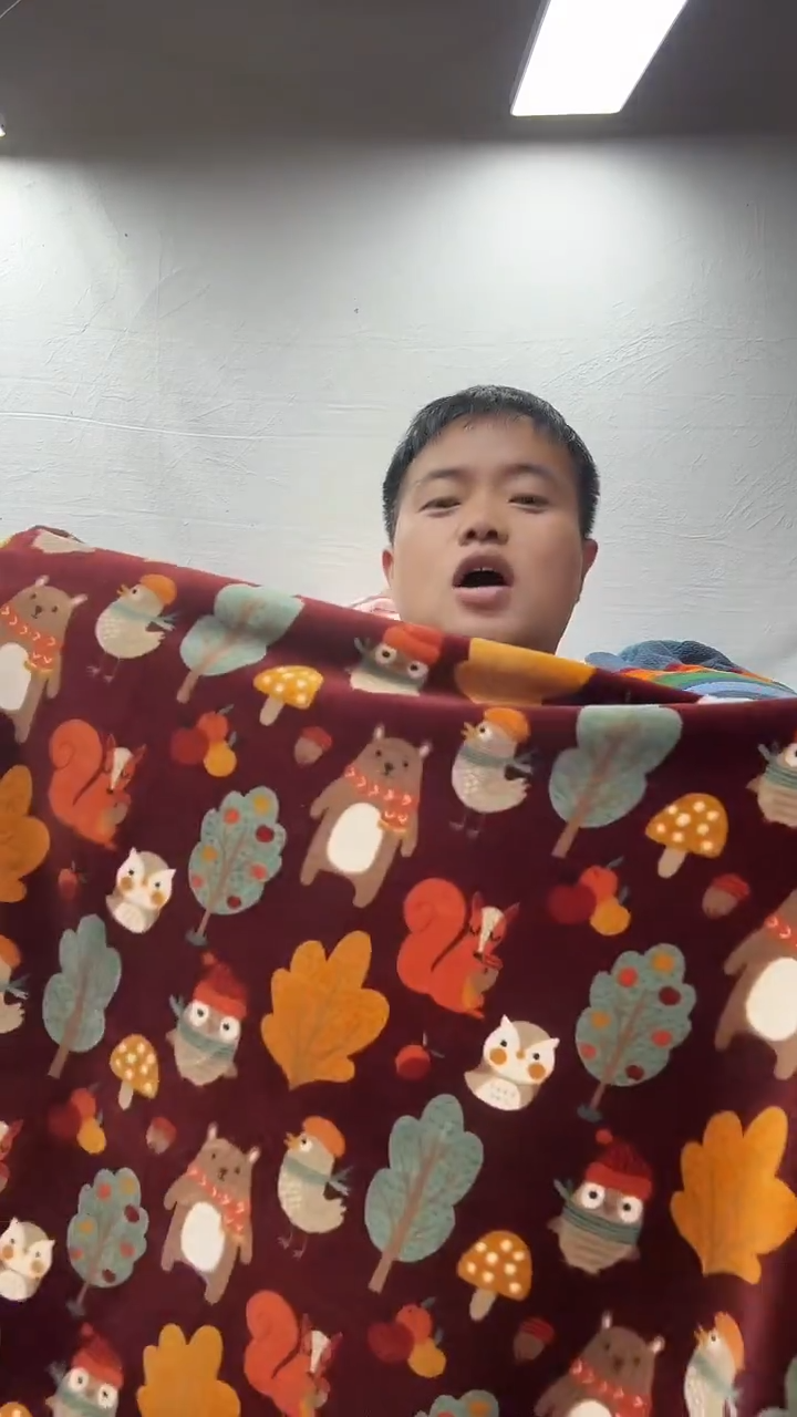 聚酯纤维1.8*2.0围脖熊