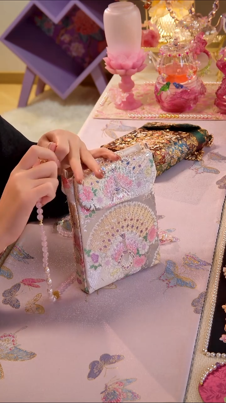 非遗西阵织 如图所示