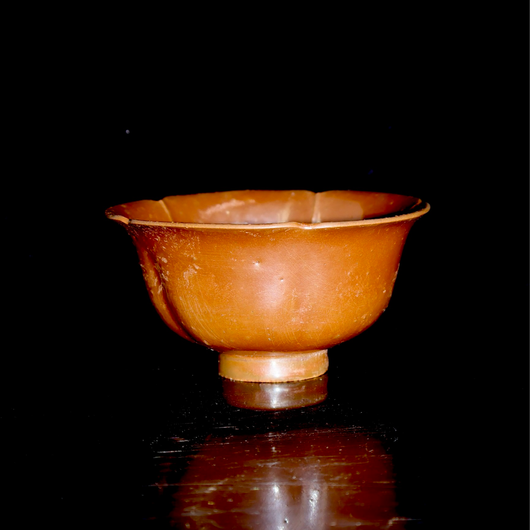 61.耀州窑柿红釉花口盏