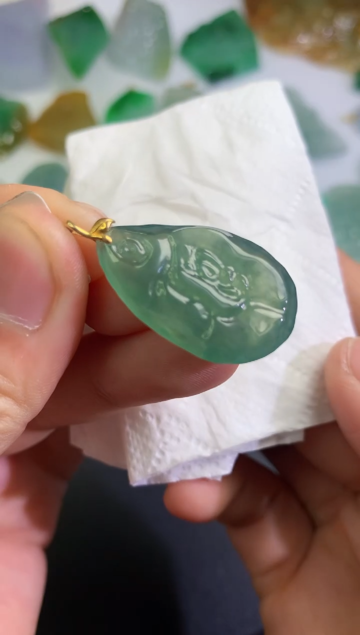 颈饰未镶嵌翡翠  