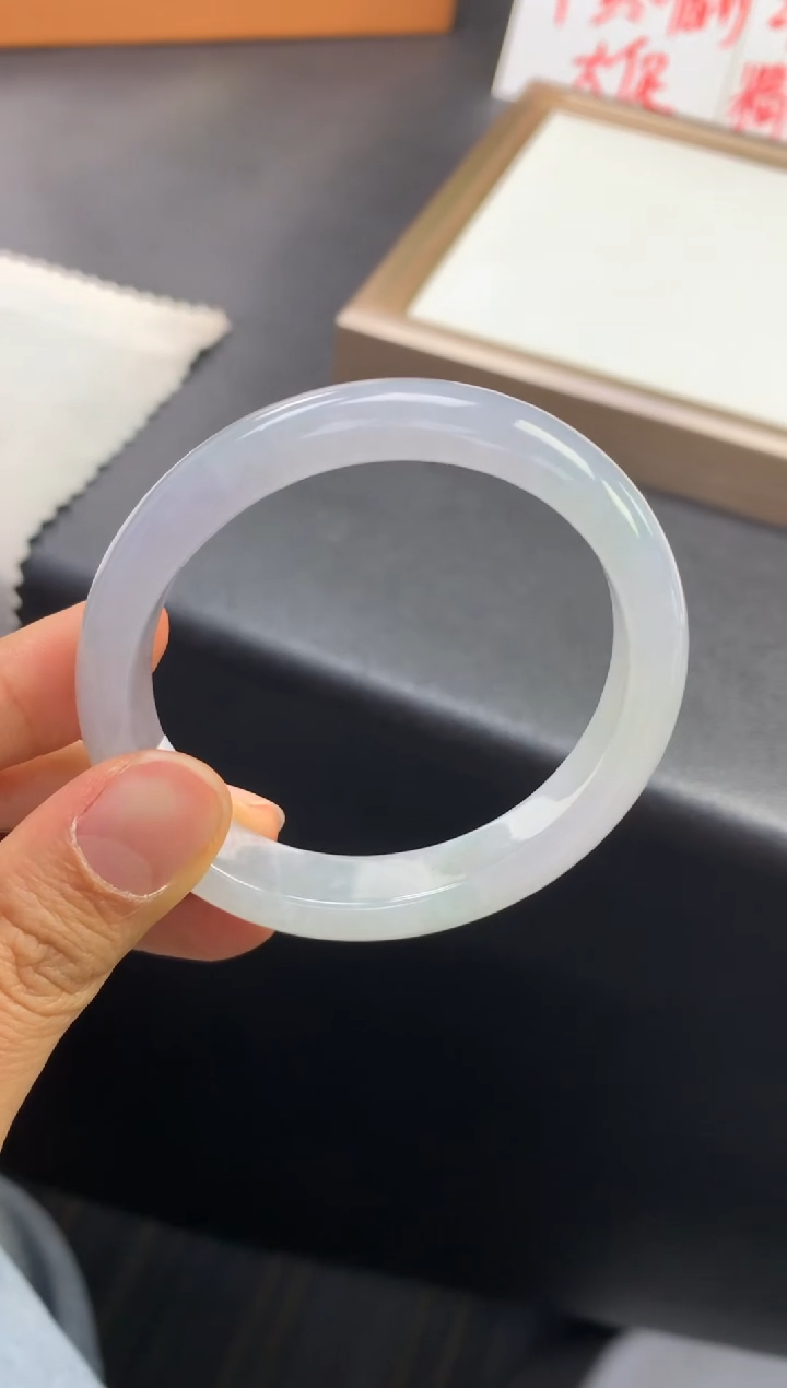 未镶嵌手镯（贵妃镯）翡翠退货需手镯吊牌标签完好