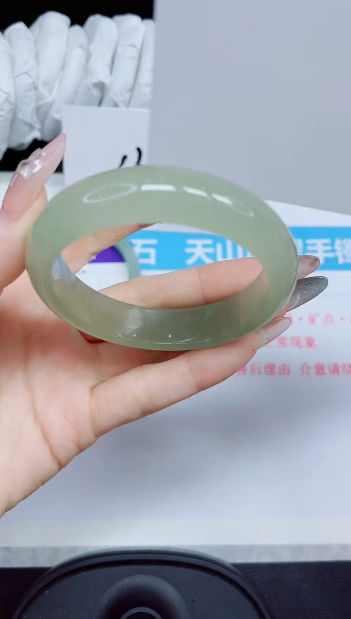 石英质玉手镯未镶嵌40.