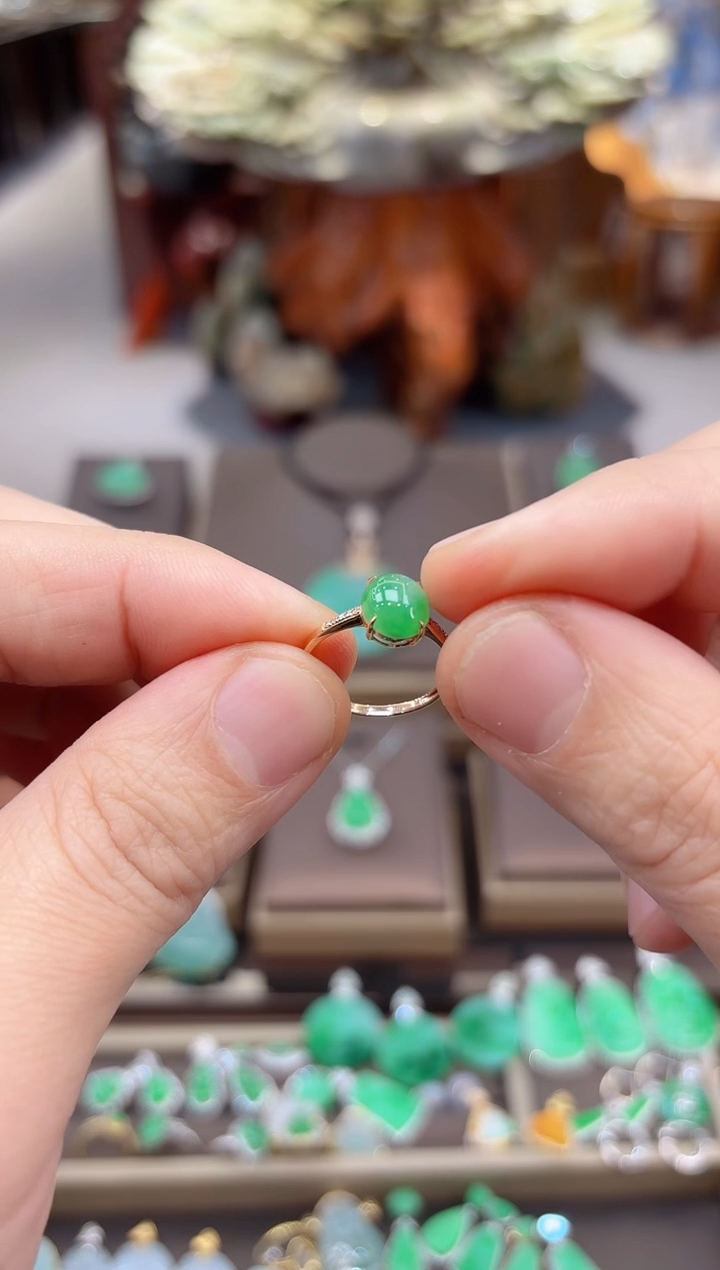 【闪购商品】翡翠戒指18K金镶嵌蛋面戒指