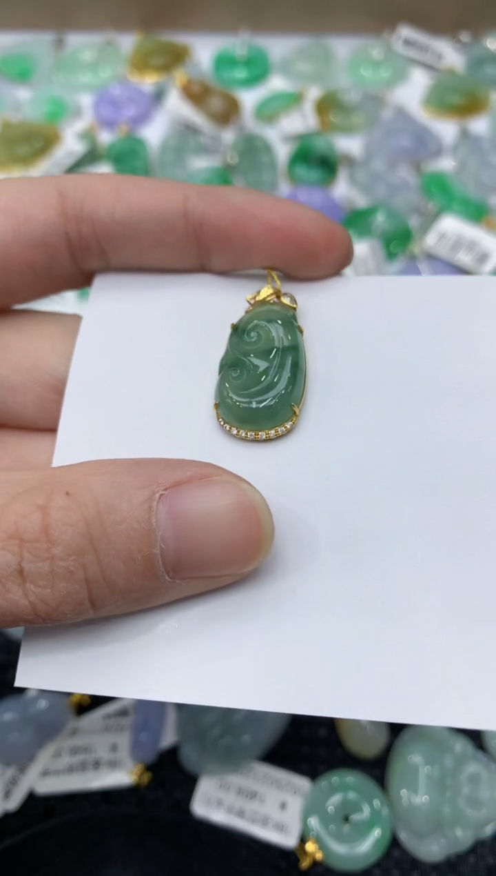 翡翠18K金镶嵌颈饰99999999999
