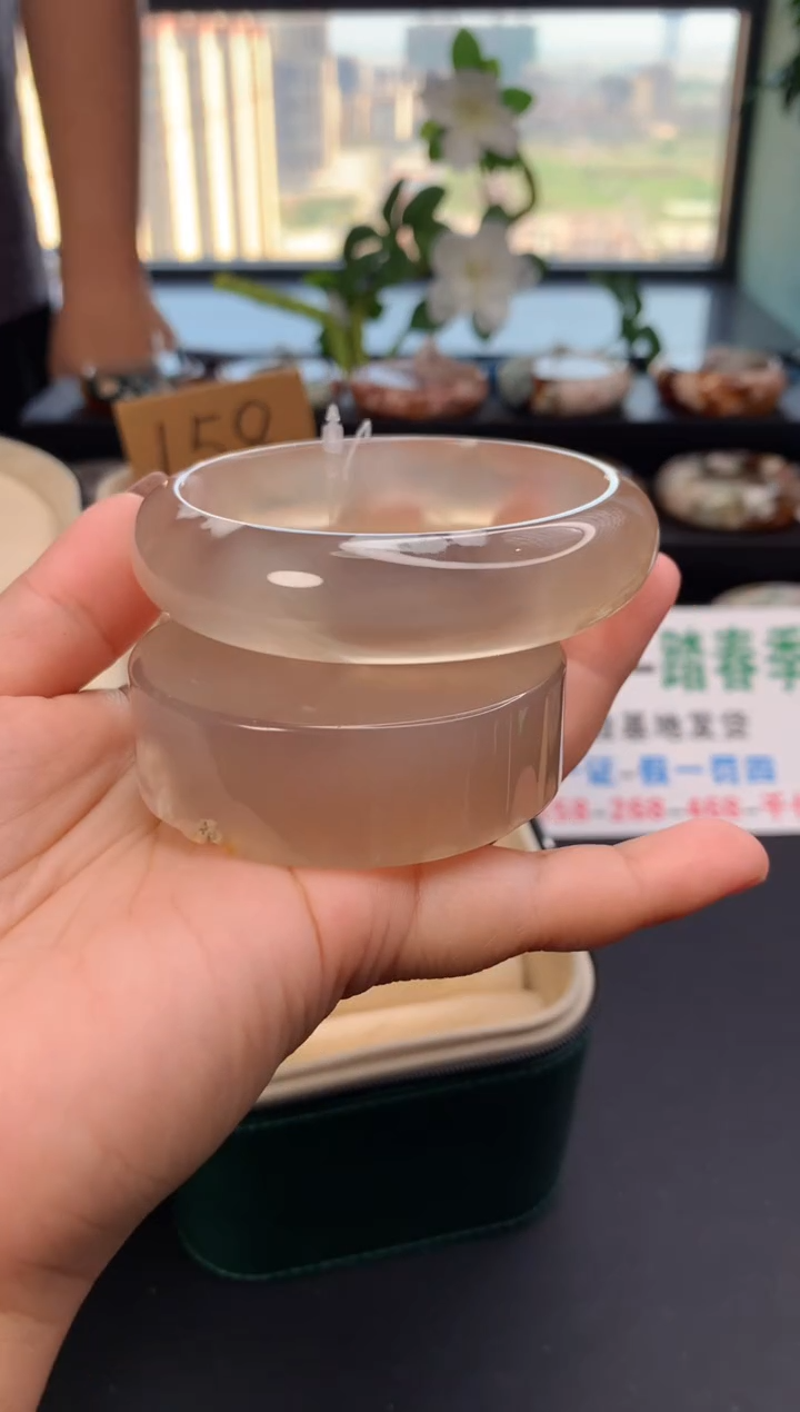 石英质玉手镯未镶嵌赠送镯心（圈口64