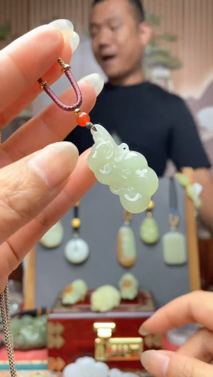 和田玉未镶嵌颈饰拍一发一