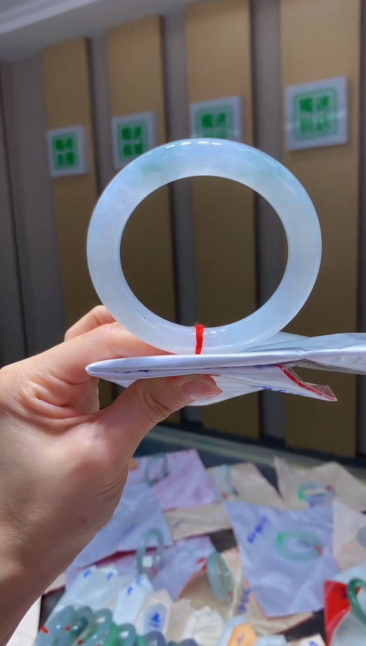 翡翠手镯未镶嵌225圈口56.2
