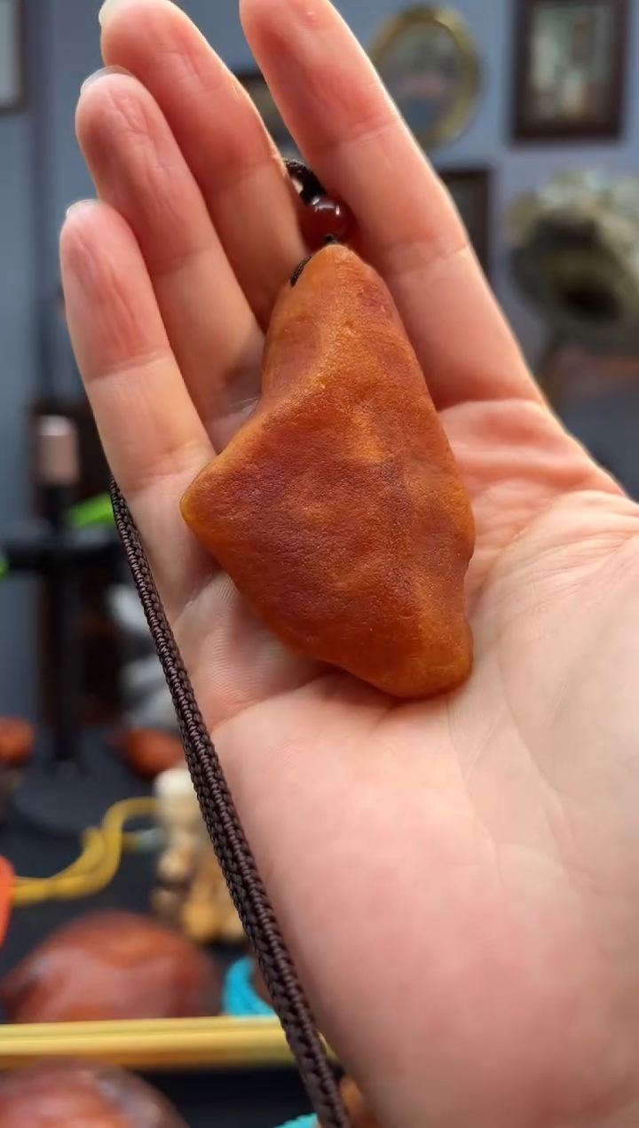 琥珀颈饰未镶嵌吊坠