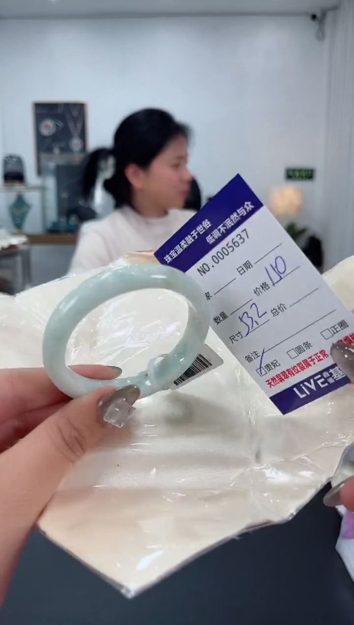 【闪购商品】翡翠手镯未镶嵌天然翡翠A货
