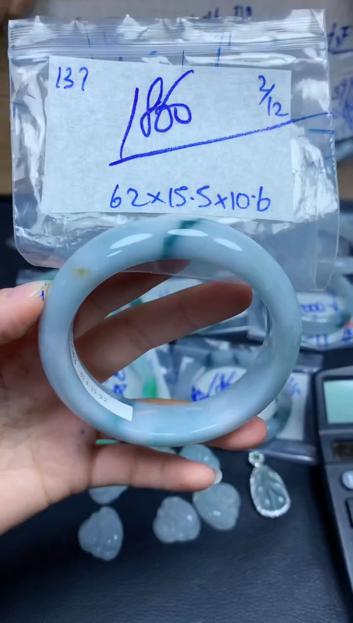 未镶嵌定制翡翠137毛货需精细抛光手镯拍一发一