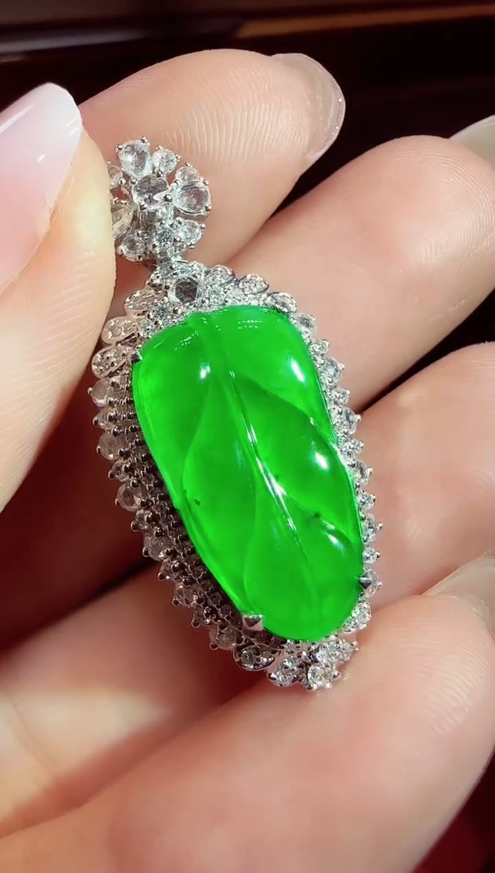 【闪购商品】翡翠吊坠(不含链)18K金镶嵌叶子