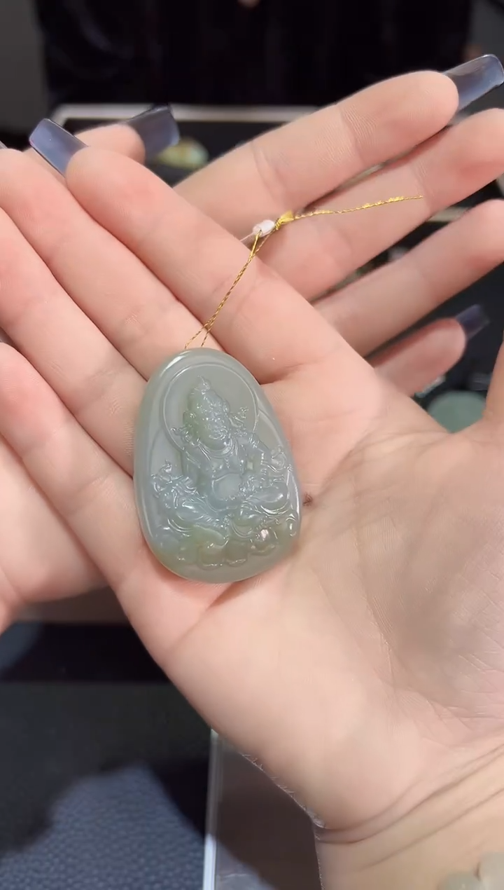 【闪购商品】和田玉吊坠(赠链)未镶嵌且末料青白玉观音
