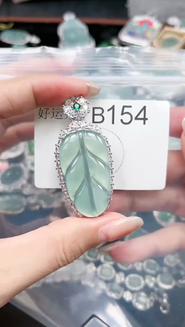 【闪购商品】翡翠颈饰未镶嵌赠皮绳154