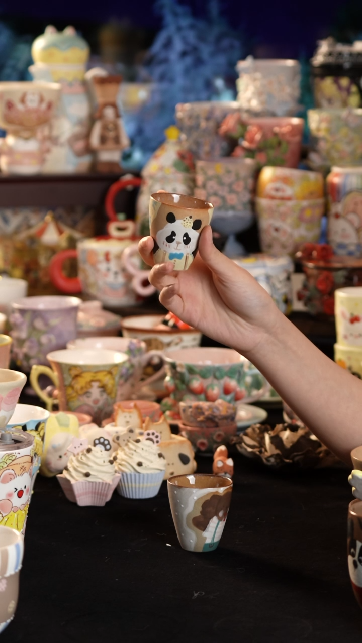 摆件陶景德镇釉下彩手绘设计师款陶瓷