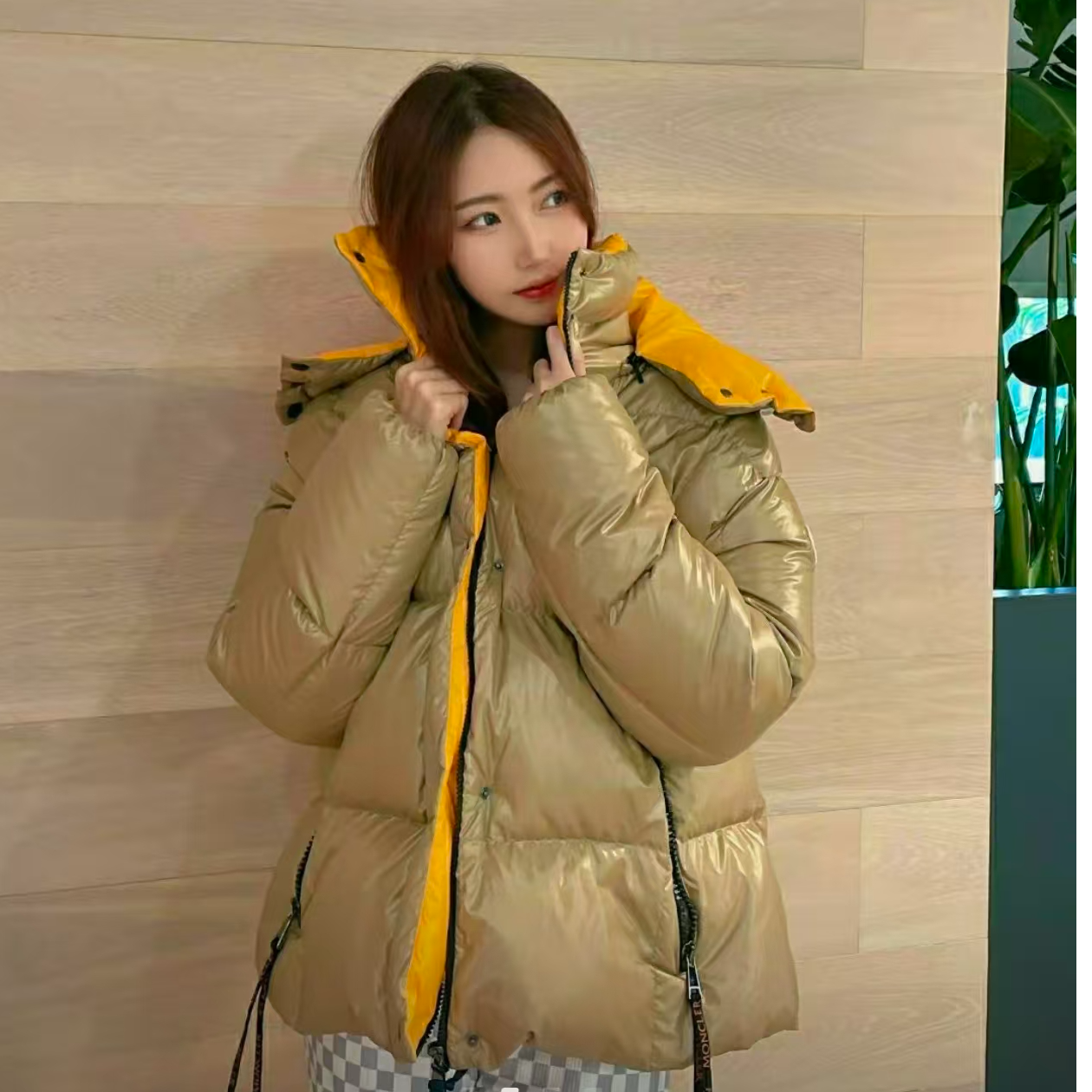 99新 MONCLER 蒙可睐蒙口Parana亮面连帽羽绒服女装2码x15014