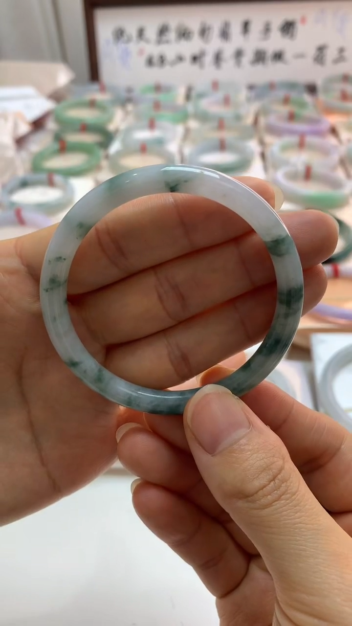 未镶嵌手镯翡翠52.7飘花圆条