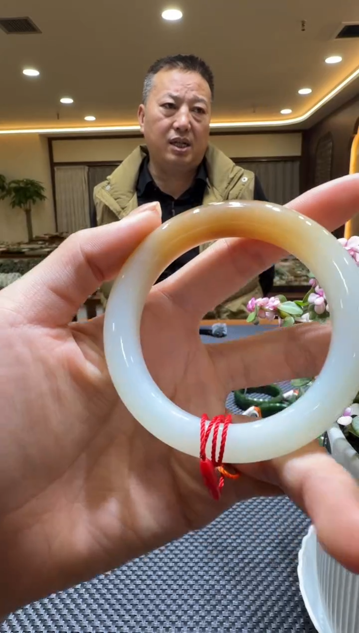 颈饰未镶嵌和田玉手镯56