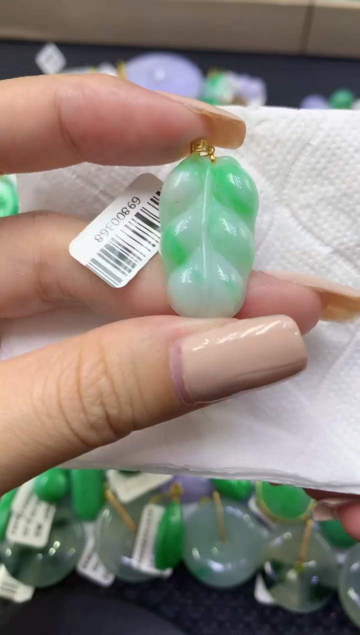 颈饰18K金镶嵌翡翠天然缅甸翡翠A货