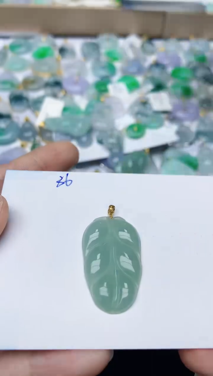 【闪购商品】翡翠颈饰18K金镶嵌天然翡翠A货   