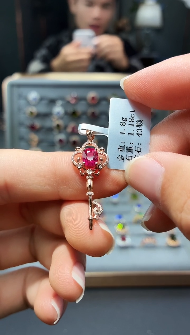 颈饰18K金镶嵌碧玺1.18.