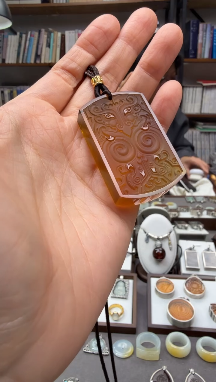 琥珀颈饰未镶嵌J***s仿古饕餮纹吊坠