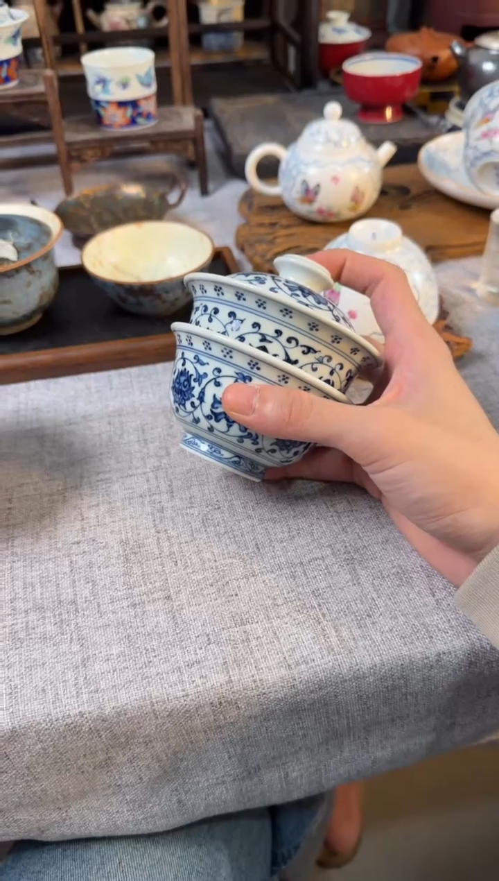 景德镇手绘青花缠枝莲盖碗+主人杯