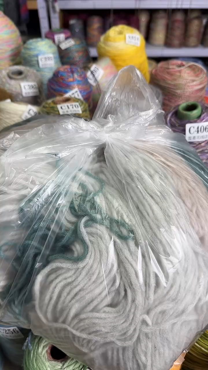 羊毛羊驼喷毛花包绿色+浅灰+米杏色 1.2斤微瑕款 