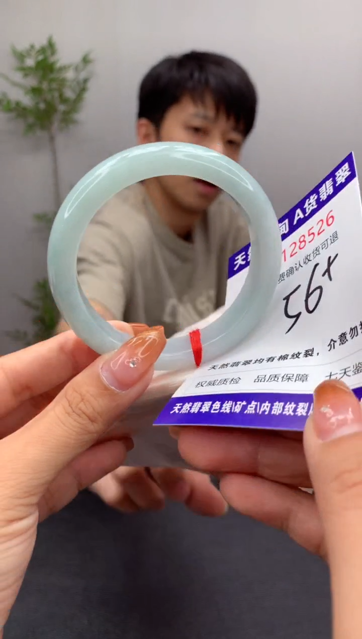 未镶嵌手镯翡翠有纹，完美者勿拍