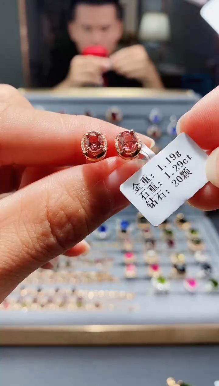 【闪购商品】碧玺耳饰18K金镶嵌1.29配钻