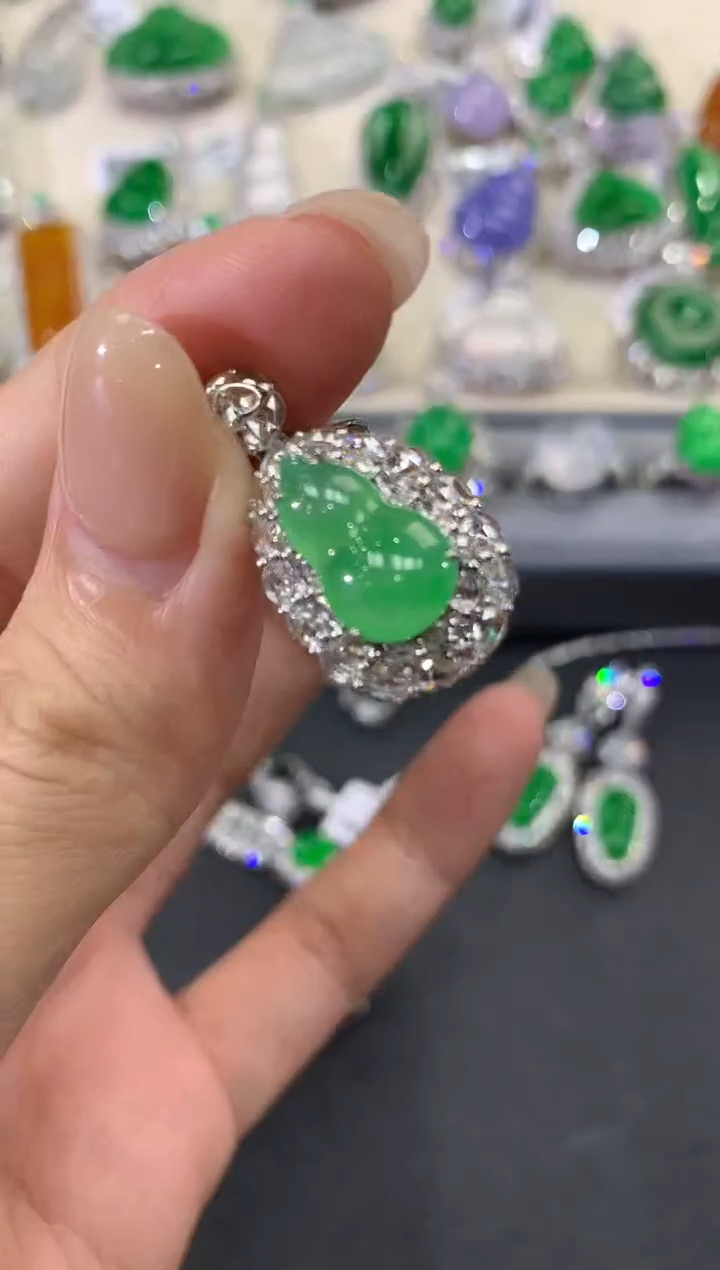 【闪购商品】翡翠吊坠(不含链)18K金镶嵌w190      