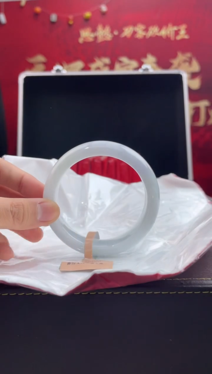 【闪购商品】翡翠手镯未镶嵌39翡翠手镯（微瑕）