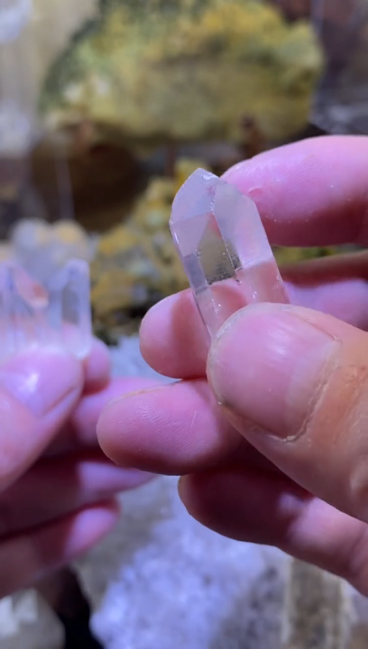 未镶嵌珠宝半成品水晶慕**?金口河水晶