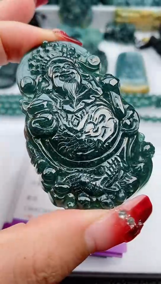 【闪购商品】翡翠颈饰未镶嵌         