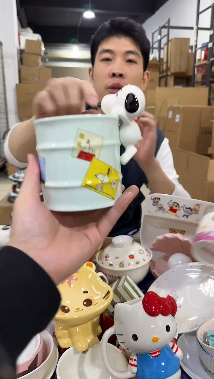 瓷片史努比油桶笔筒