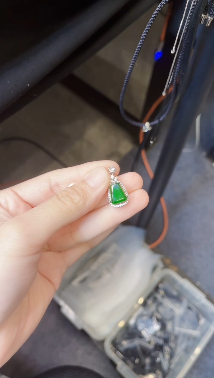 【闪购商品】翡翠颈饰银S925镶嵌无事牌吊坠
