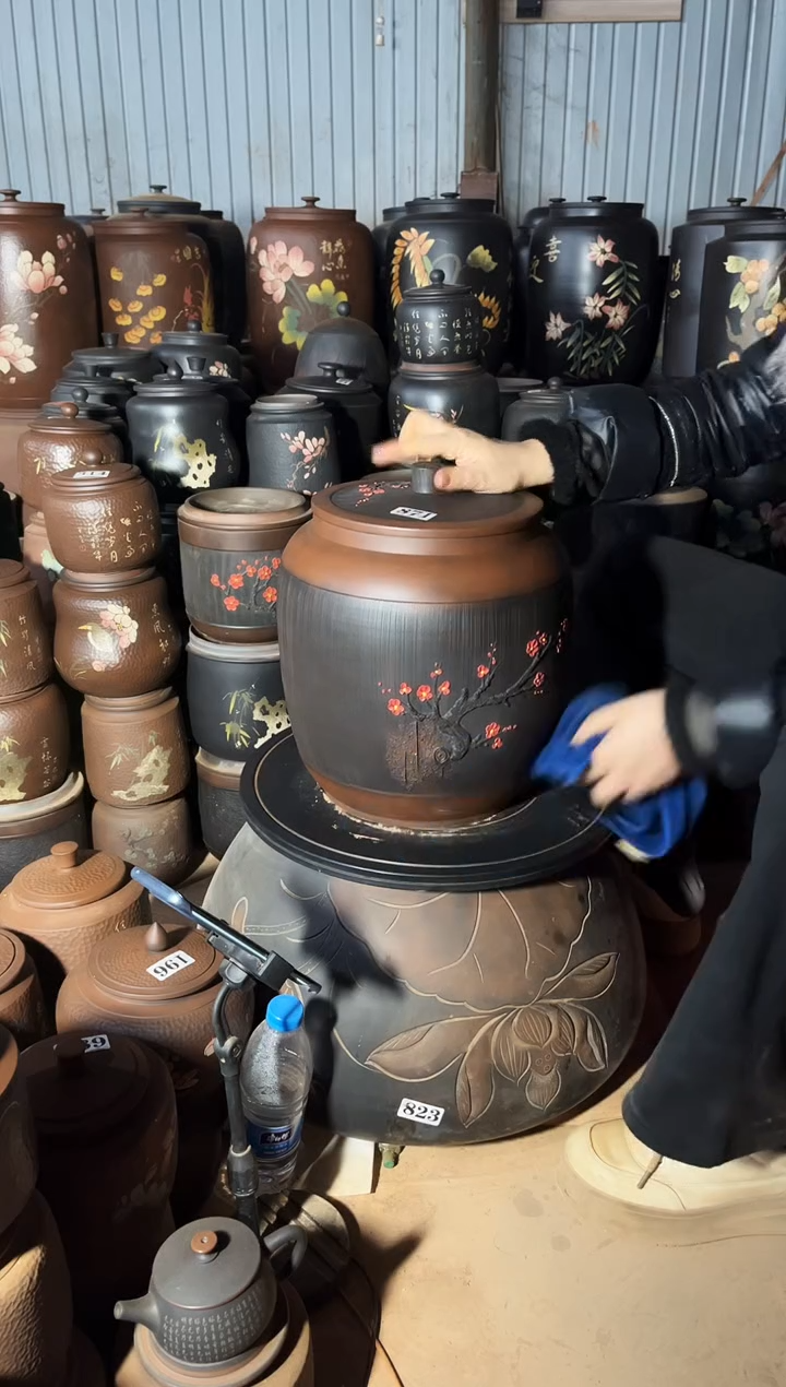 【闪购商品】壶瑕疵小茶缸 871 边角小裂 高34cm