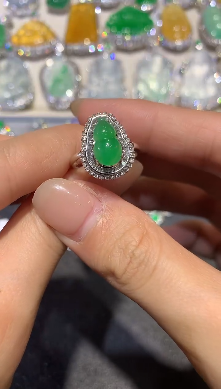 【闪购商品】翡翠戒指18K金镶嵌q190      