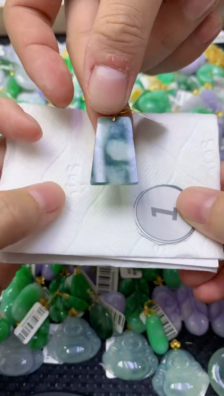 颈饰未镶嵌翡翠天然缅甸翡翠A货1