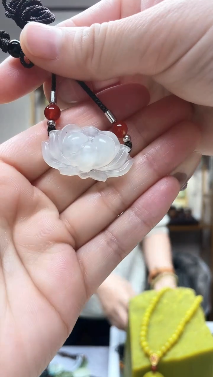 未镶嵌岫玉吊坠`