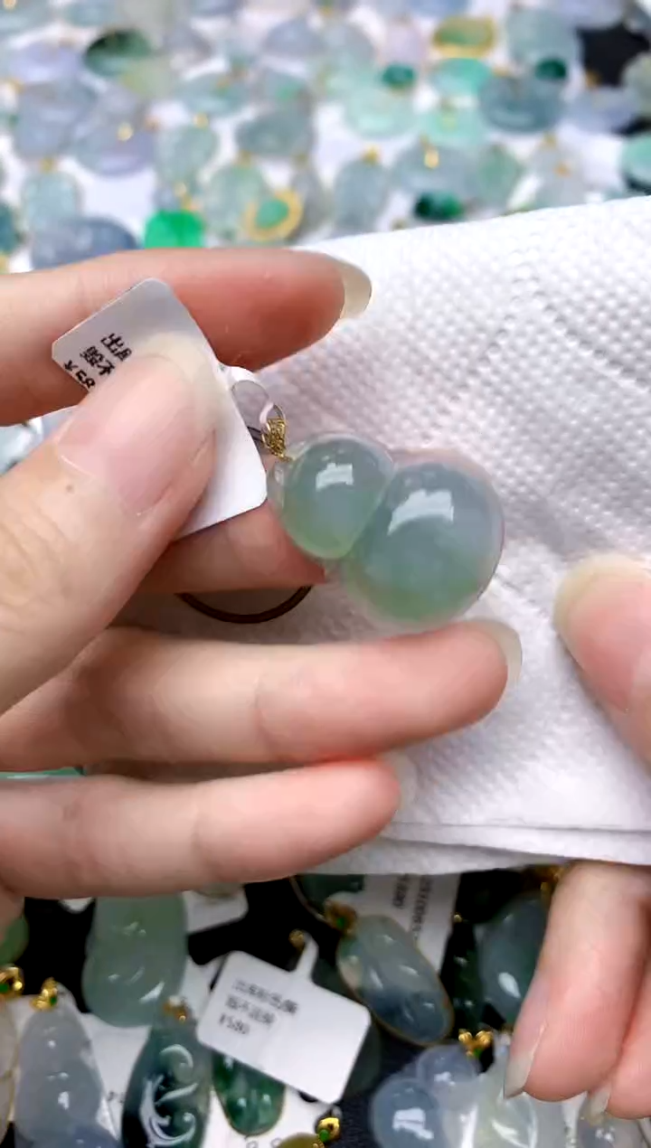 颈饰18K金镶嵌翡翠天然A货翡翠