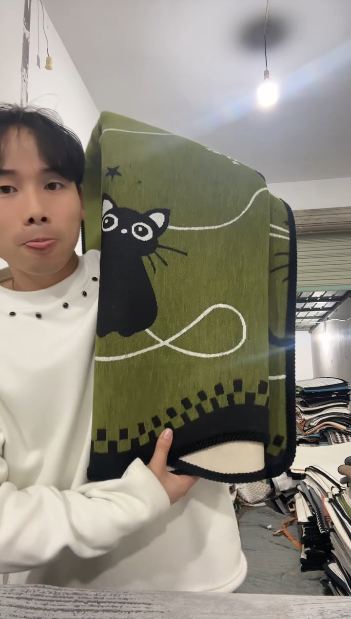 雪尼尔90*70  两张  绿色猫