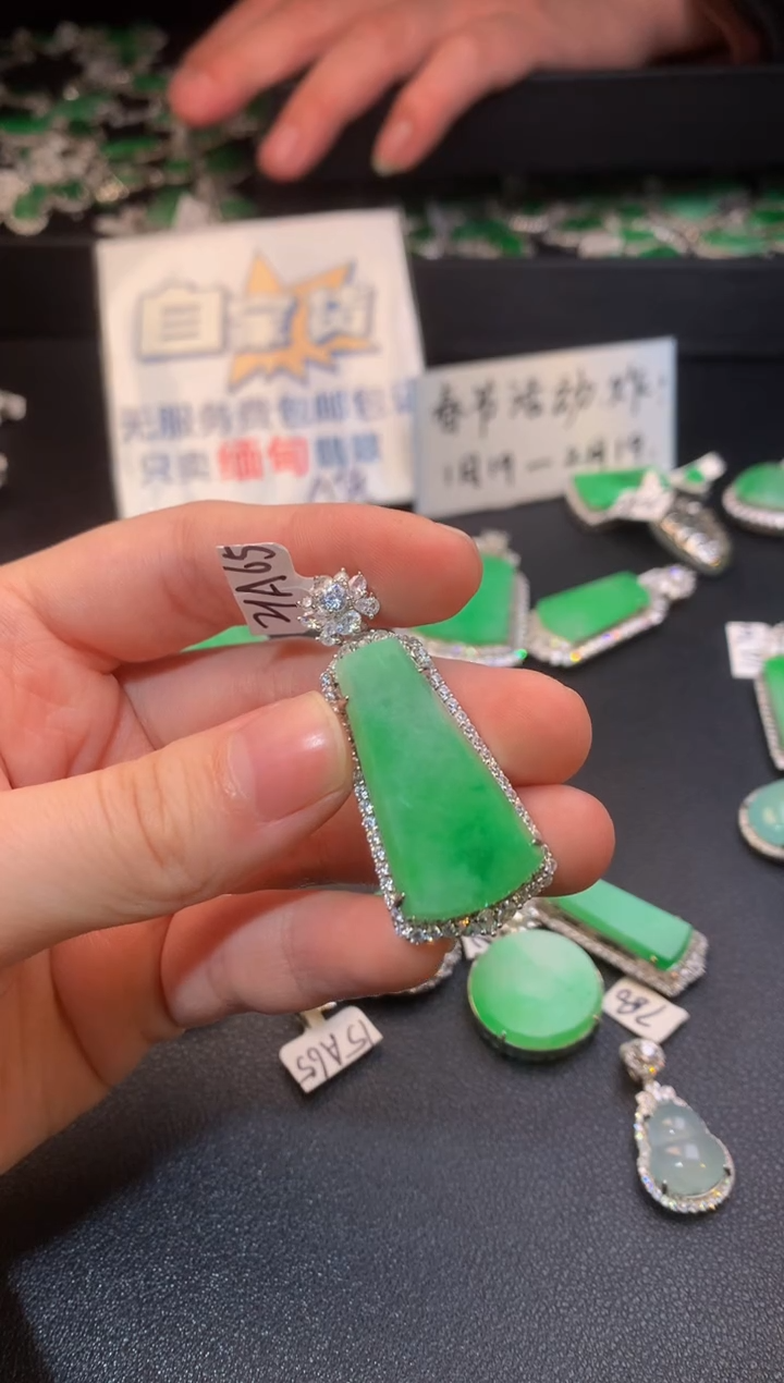 【闪购商品】翡翠颈饰银S925镶嵌翡翠