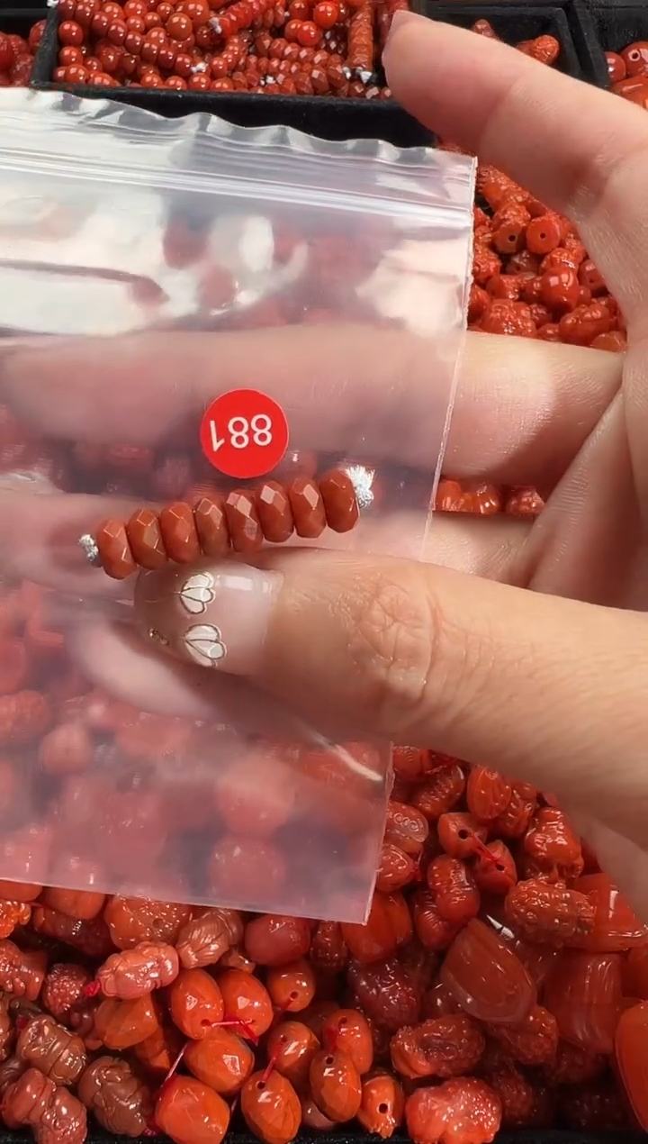 颈饰未镶嵌南红玛瑙1